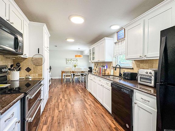 4th image of 10802 Landsbury Ave