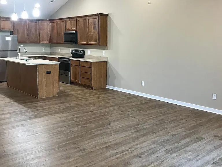 1070 Augusta Dr #1070 — Photo 2