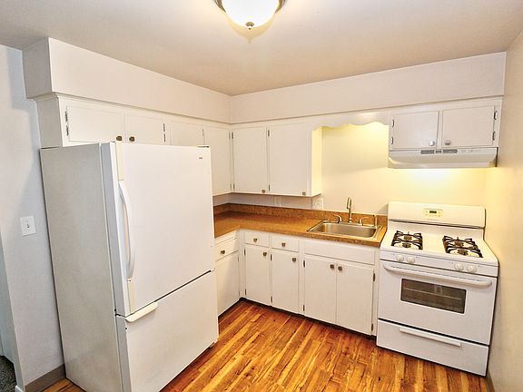 5th image of 113 Erskine Ave #1