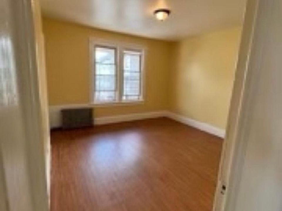 2nd image of 3-39 Victor St #3