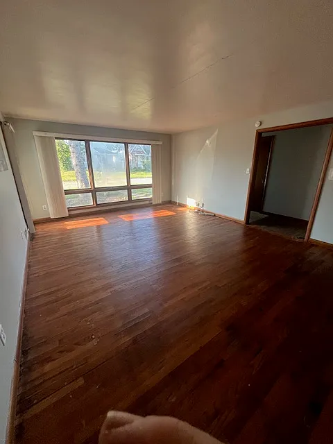 5 bed, 1234 sqft, $2,100 — Photo 4