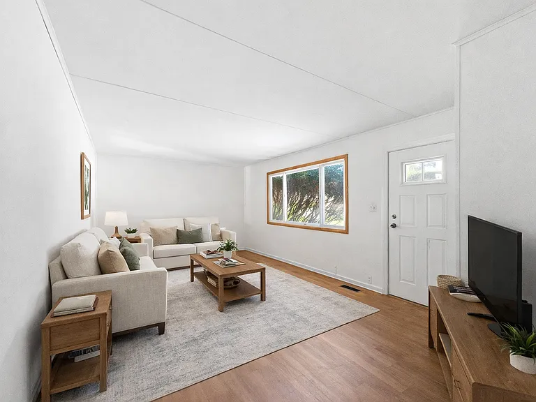 231 Schilling St — Photo 1