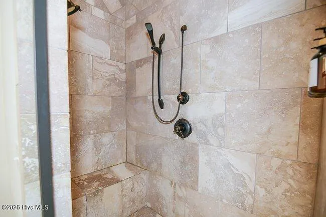 680 N Bethesda Rd — Photo 32
