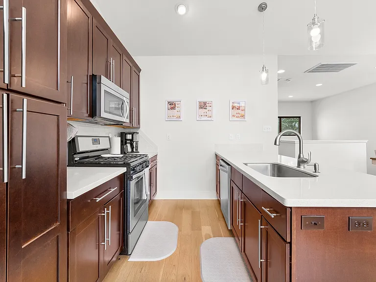212 Highland Oaks Ln — Photo 9