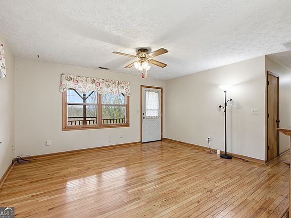5th image of 143 Copperhead Rd