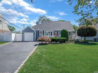 1673 Beech St, Wantagh, NY 11793