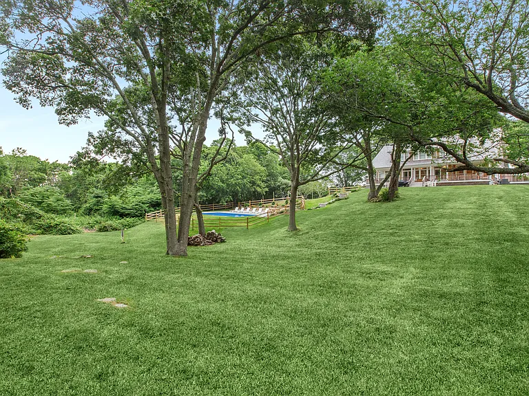 4 Bayberry Rd — Photo 34