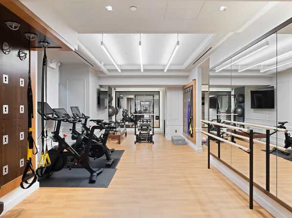 829 Park Avenue image 11 of 12