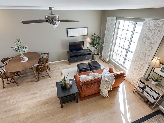 b Living Room 2 (2).jpg