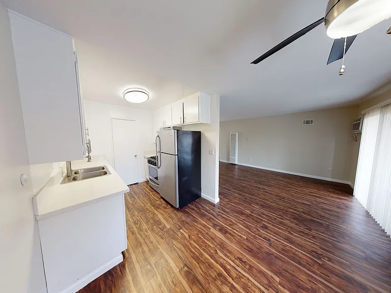 Royal Terrace Apartments — Photo 18