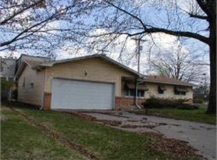 1952 S Wedgewood Ave, Springfield, MO 65807