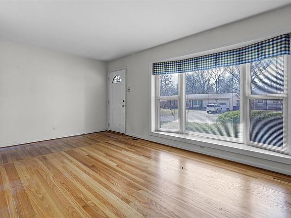 3rd image of 9643 Yorkshire Estates Dr
