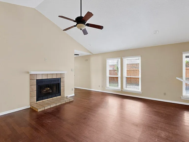 936 Sugarberry Dr — Photo 6