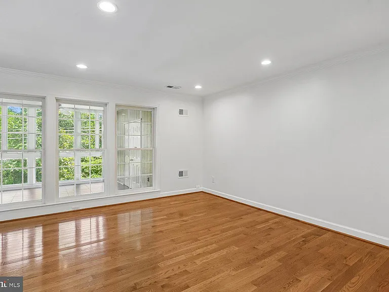 5717 Brewer House Cir #102 — Photo 4