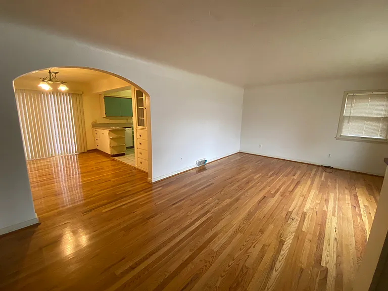 210 Kensington Ave — Photo 2
