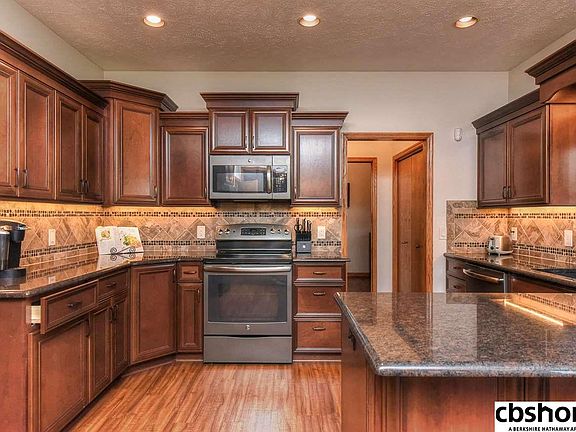 5th image of 5606 N 139th Ave
