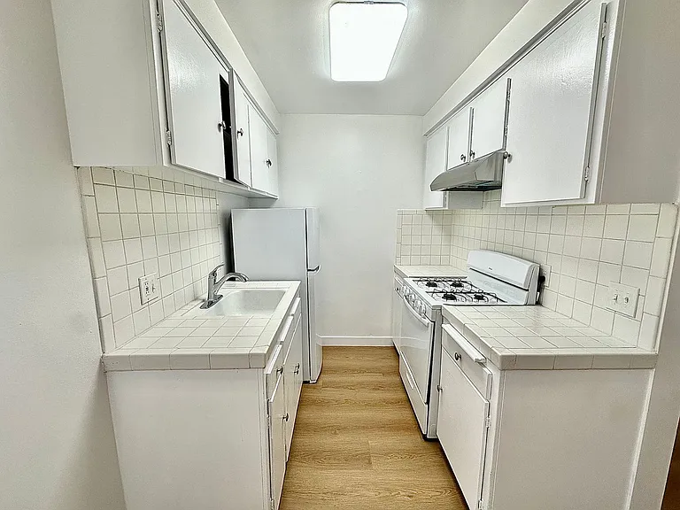 El Sorano Apartments — Photo 4