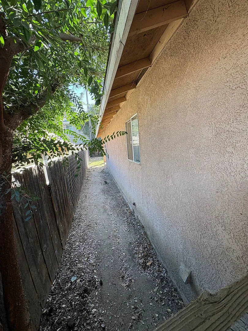 Spacious SW Visalia Home Rent Ready! — Photo 4