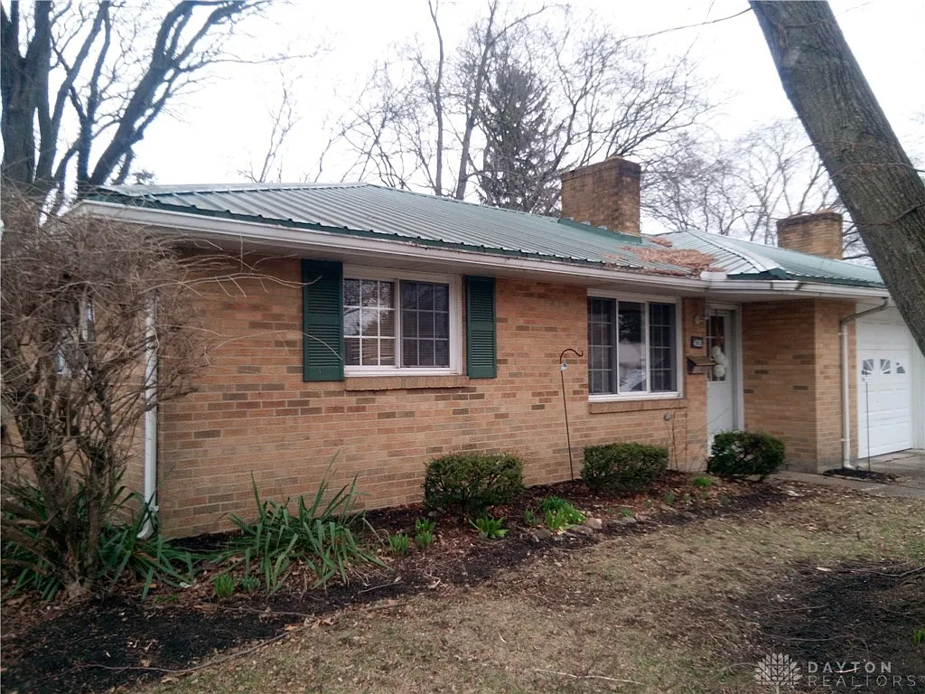 408 Heather St photo 1