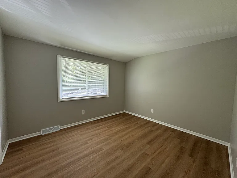 302 Forest View Dr — Photo 6