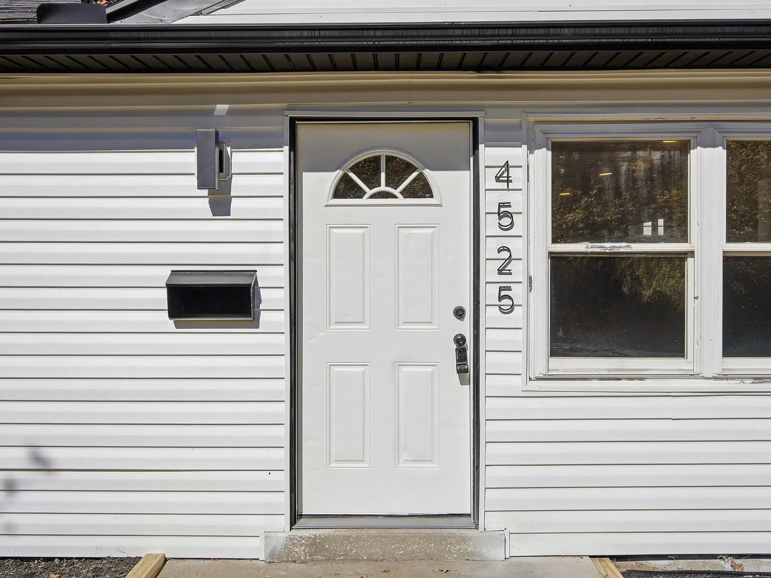 3 bed, 1100 sqft, $1,450 — Photo 3