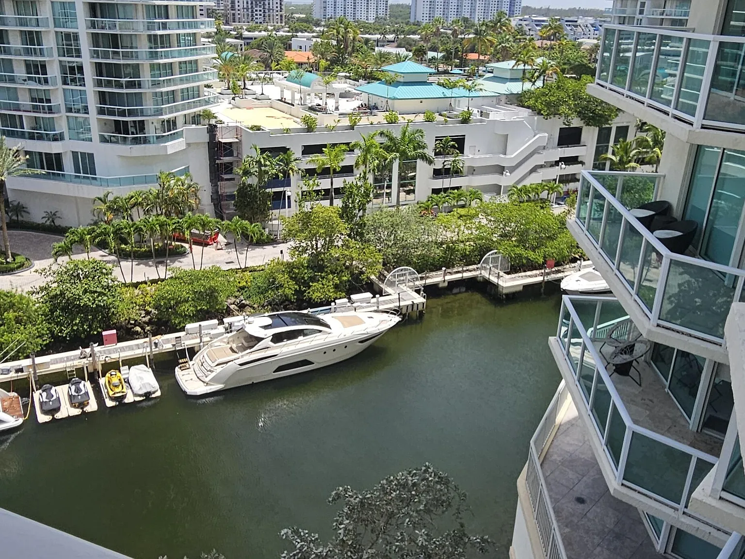 3 bed, 2.0 bath, 1492 sqft, $5,200 — Photo 3