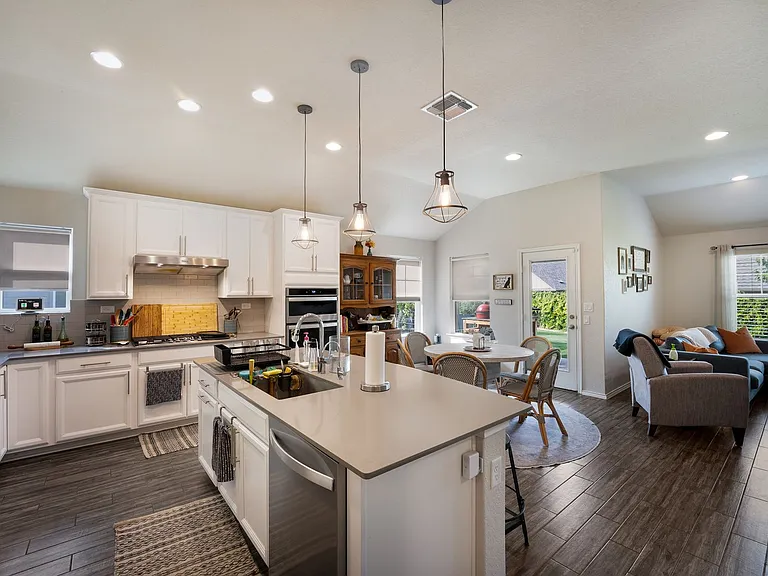 9018 Canopy Bnd — Photo 5