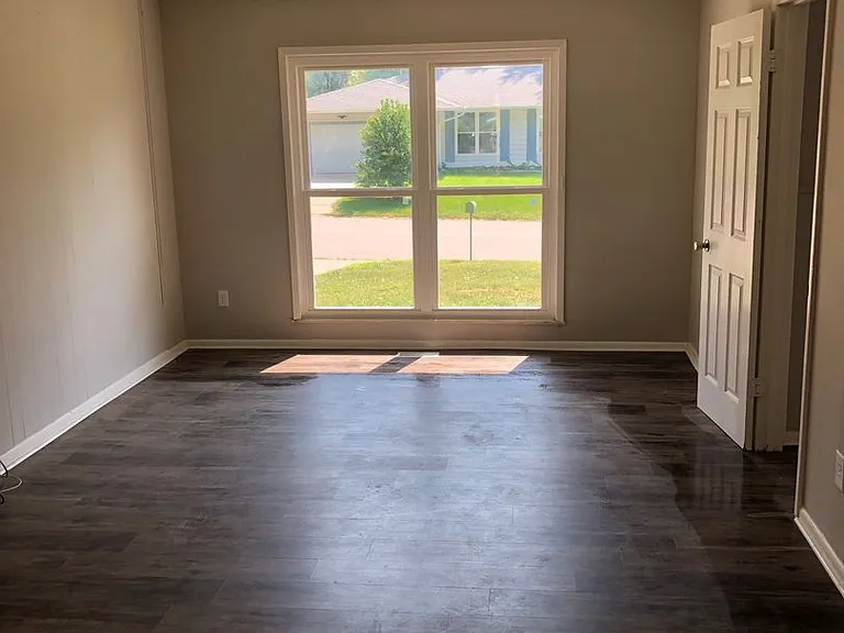 3331 N Valleyview Dr — Photo 4
