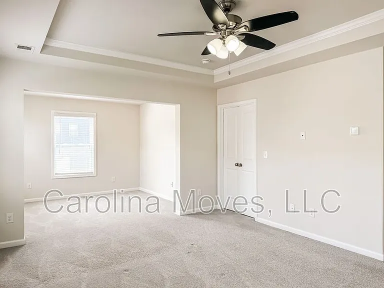 400 Raleighwood Ln — Photo 10