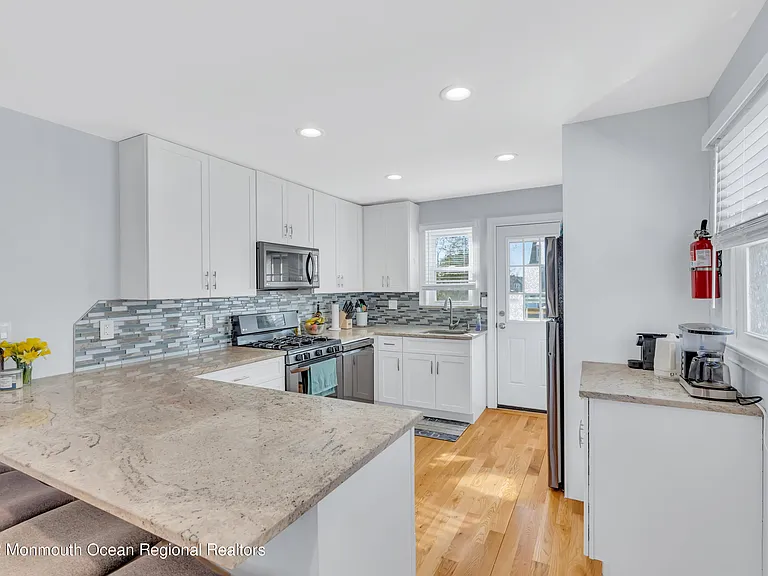 410 4th Ave #2 — Photo 8