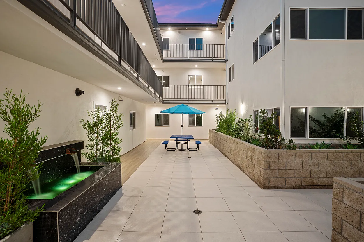 2 bed, 1257 sqft, $3,195 — Photo 3