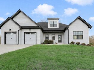 4 Evergreen Trl, Burns, TN 37029