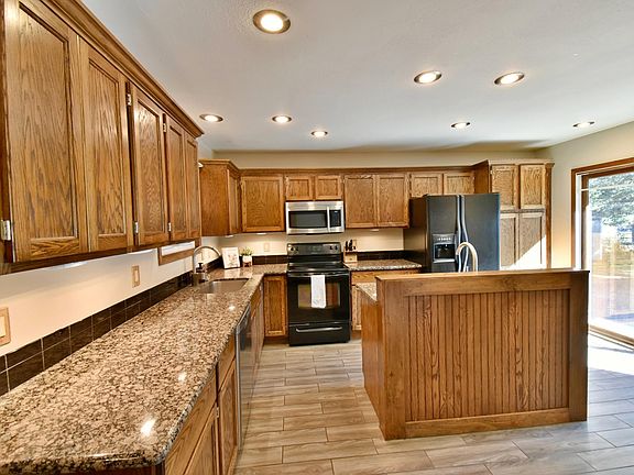 4th image of 641 Red Oak Dr