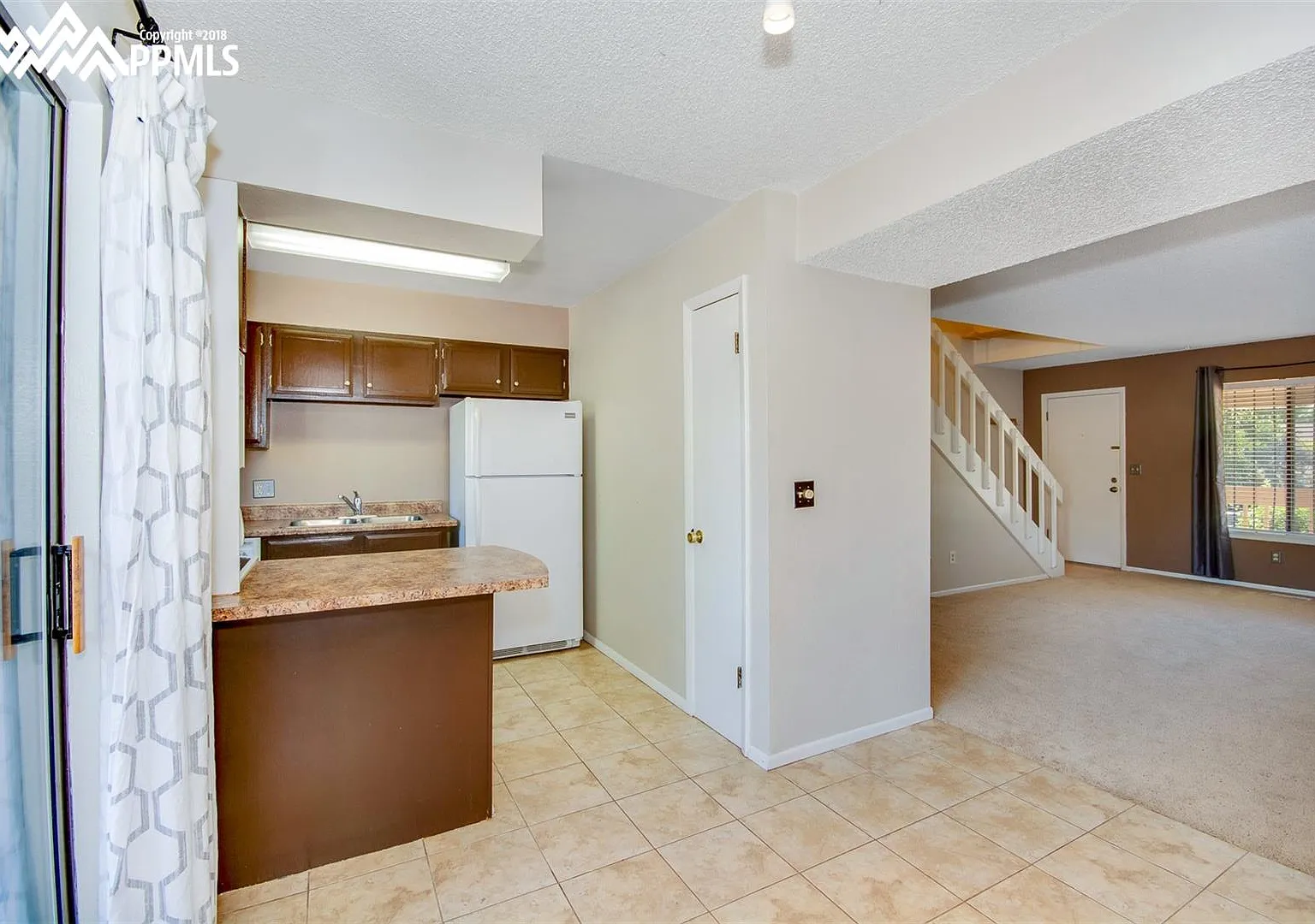 2 bed, 2.5 bath, 1076 sqft, $1,700 — Photo 2