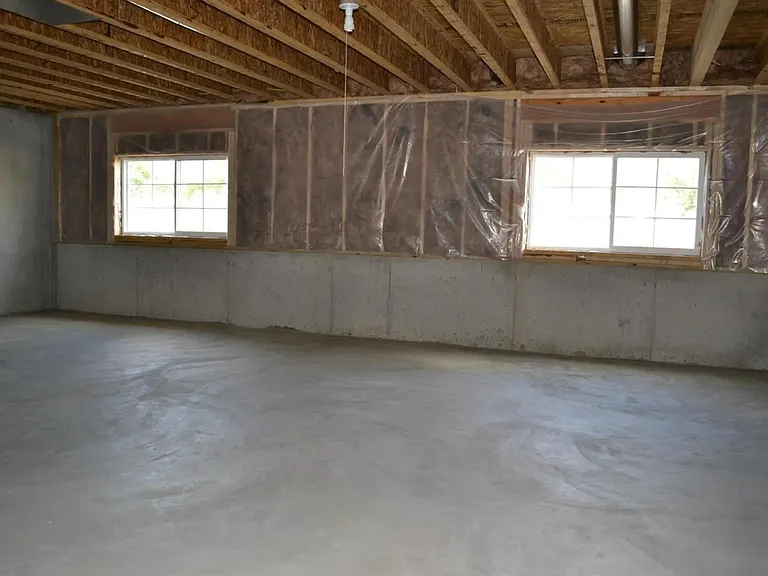 2410 Kilare Ln N — Photo 26