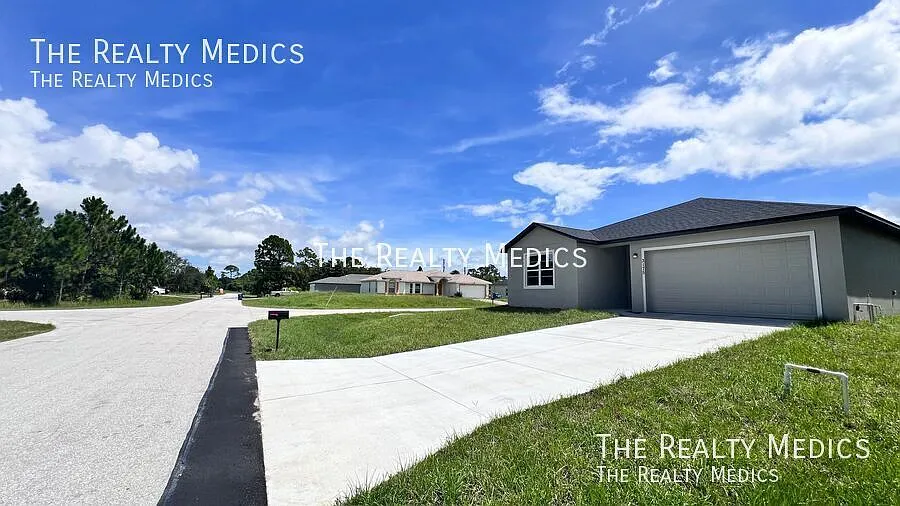Spacious 3-Bedroom Home with Garage & Patio Palm Bay, FL — Photo 3