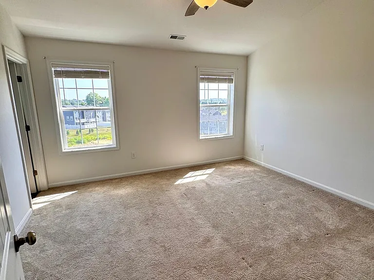 331 Avon Dr — Photo 4
