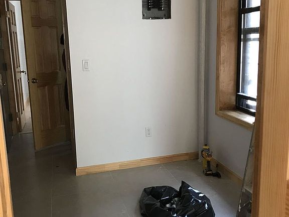 3rd image of 47 Catherine St APT 2B