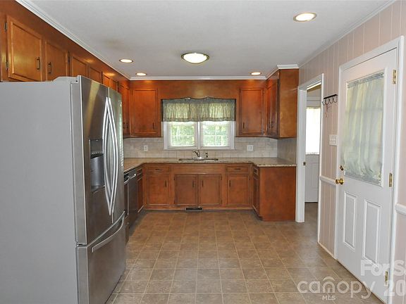 3rd image of 3693 Bethlehem Rd