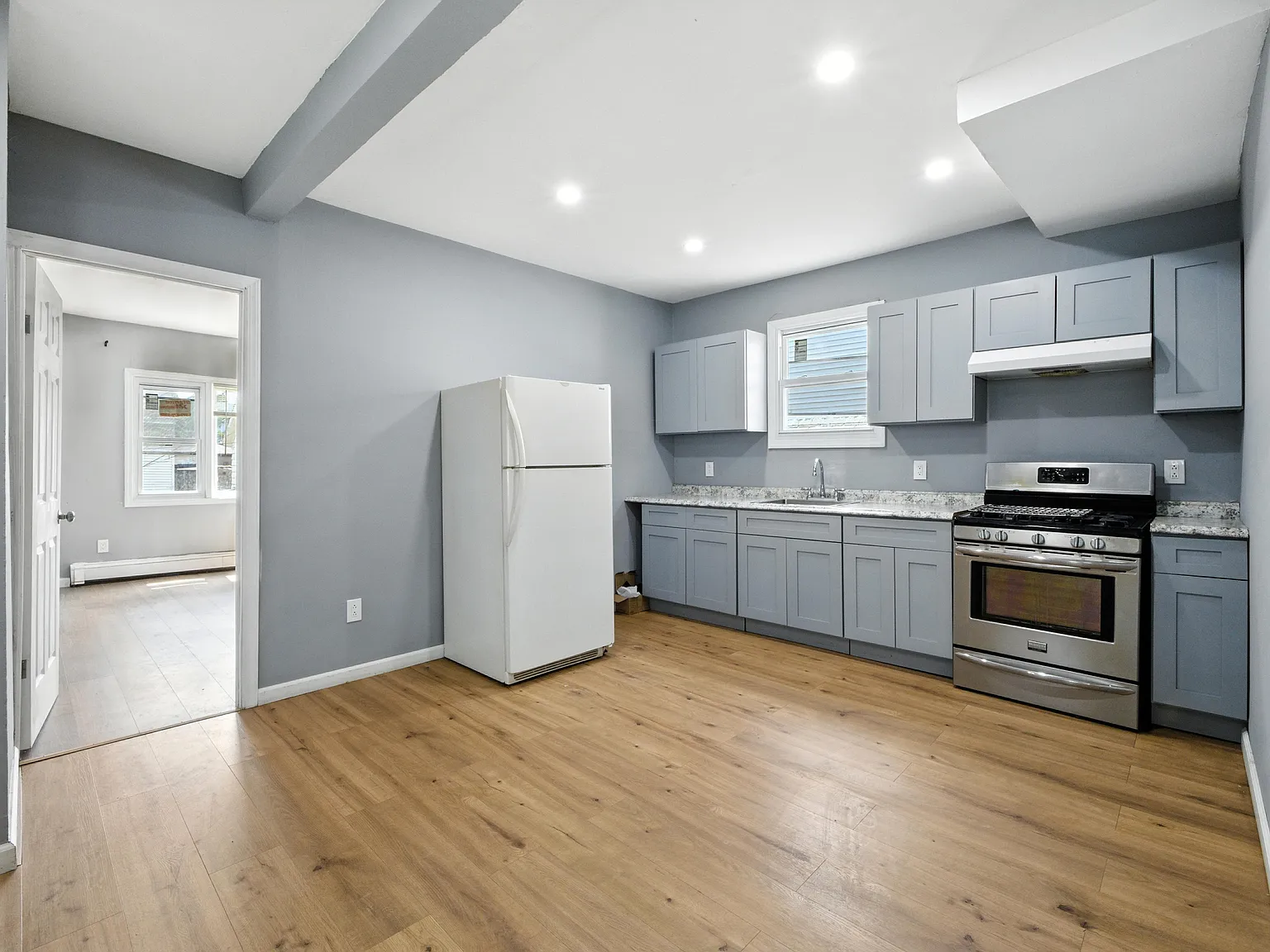 3 bed, $2,100 — Photo 2