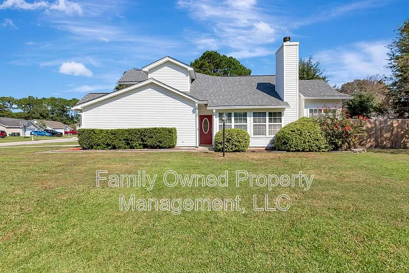 3 bed, 2.0 bath, 1350 sqft, $2,100 — Photo 3