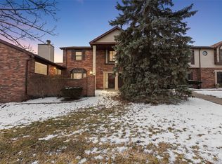 2322 London Bridge Dr Unit 60, Rochester Hills, MI 48307