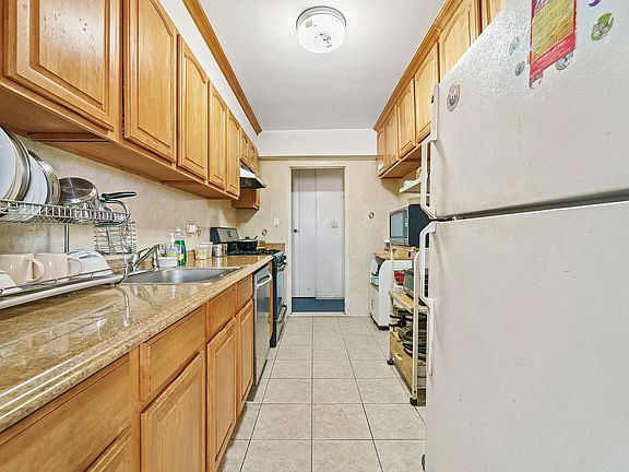 4th image of 142-05 Roosevelt Ave #409