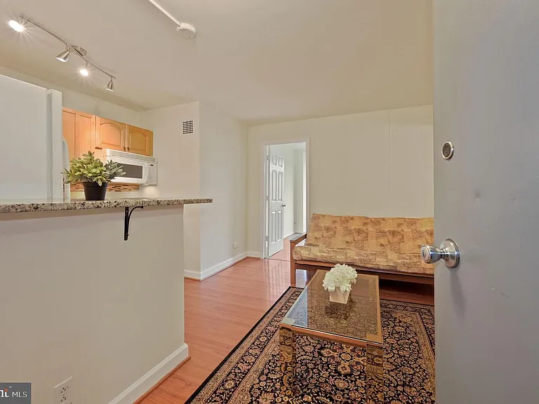 2401 Washington Cir NW #H-803 — Photo 7