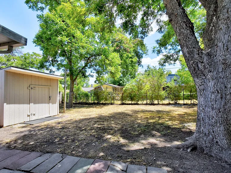 430 Beryl Dr — Photo 18