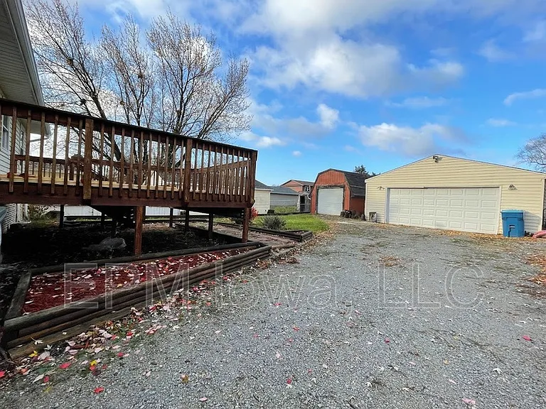 1242 Edgewood Dr — Photo 32