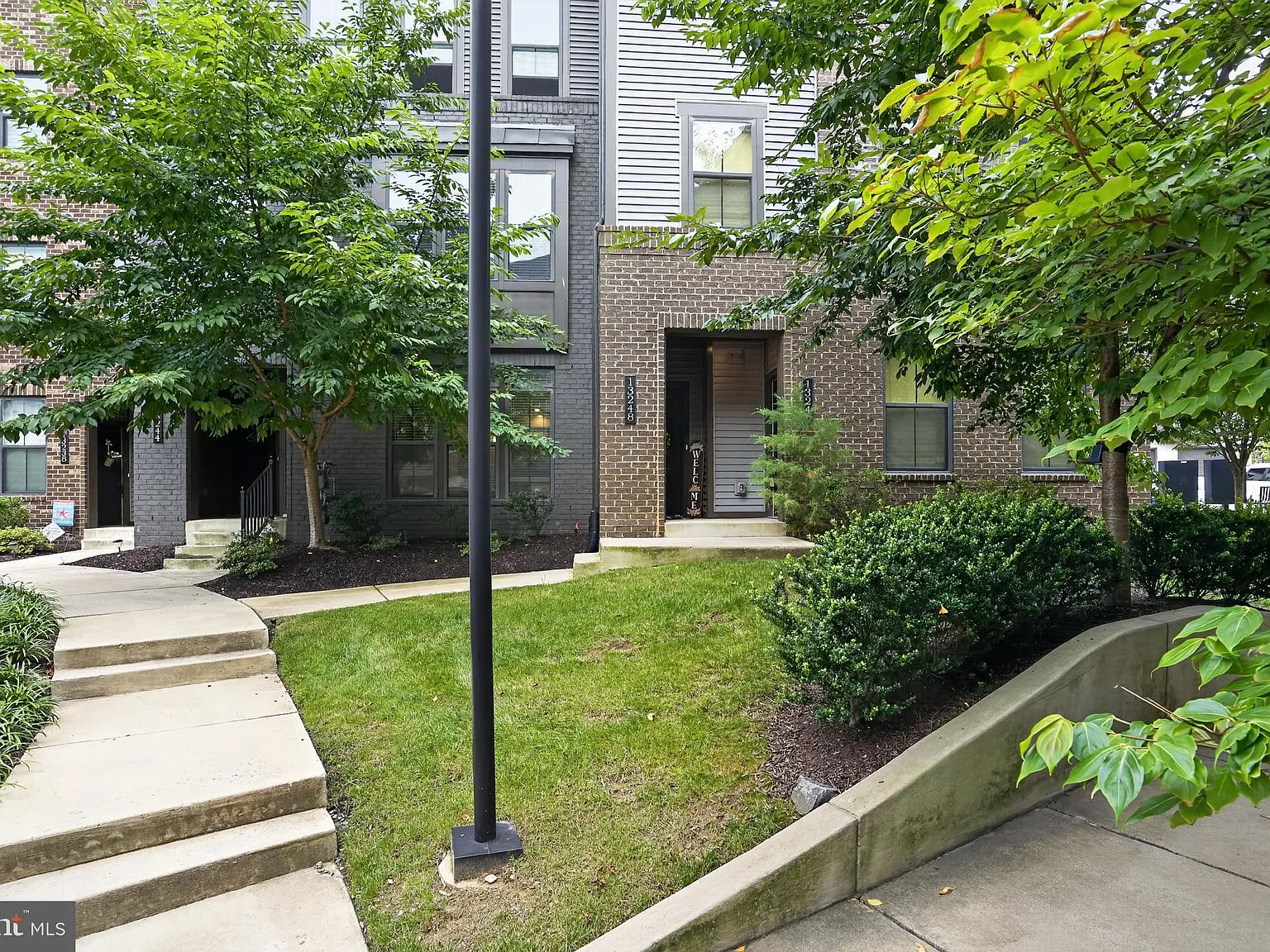 3 bed, 2.5 bath, 1816 sqft, $3,275 — Photo 3