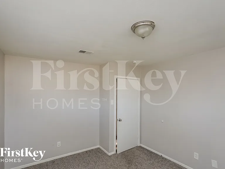 417 Lakeside Dr — Photo 9