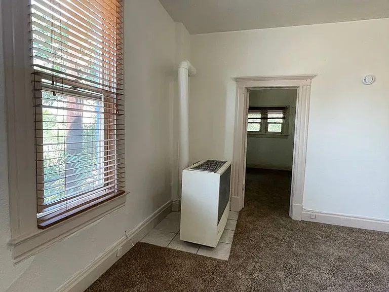 207 Midway Ave — Photo 18