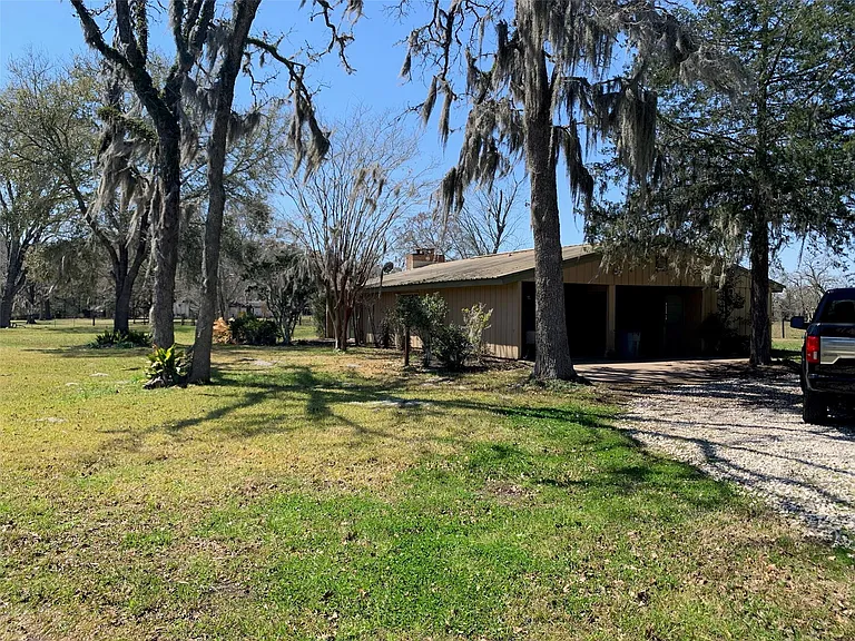 29229 Sheffield Rd — Photo 13